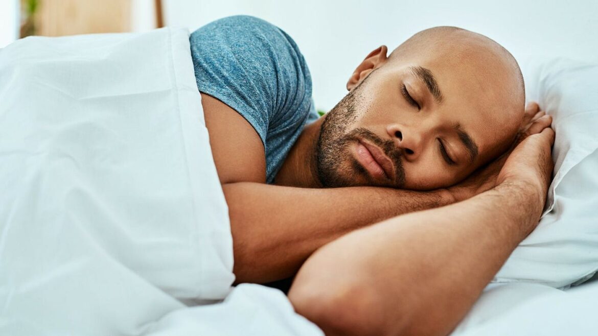 A importância do sono na hipertrofia muscular.